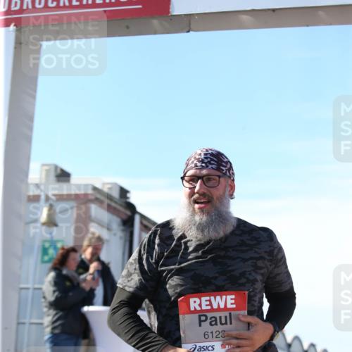 03.10.2025 - Köhlbrandbrückenlauf Jannik Wohlers http://msf.ph/oto/9131272 03.10.2025 13:49:43 Ziel 6123 meine-sportfotos.de