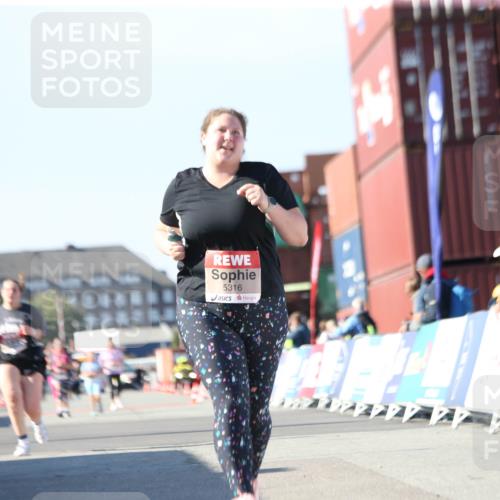 03.10.2025 - Köhlbrandbrückenlauf Jannik Wohlers http://msf.ph/oto/9131277 03.10.2025 13:49:50 Ziel 5316, 6123 meine-sportfotos.de
