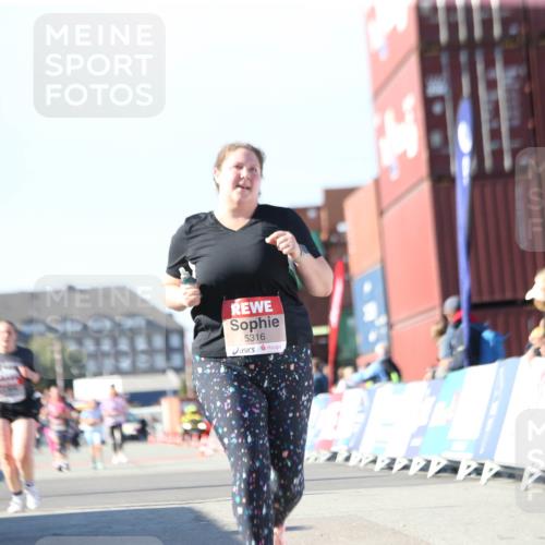 03.10.2025 - Köhlbrandbrückenlauf Jannik Wohlers http://msf.ph/oto/9131279 03.10.2025 13:49:50 Ziel 5316, 6123 meine-sportfotos.de