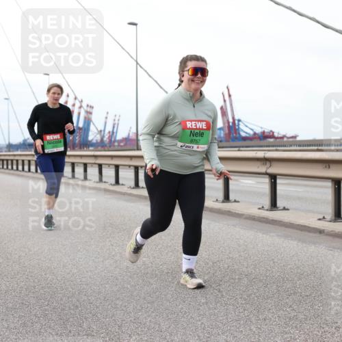 03.10.2025 - Köhlbrandbrückenlauf Lena Gebhardt http://msf.ph/oto/9131283 03.10.2025 16:07:39 Position 2 8757 meine-sportfotos.de
