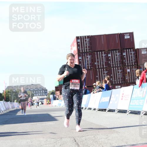 03.10.2025 - Köhlbrandbrückenlauf Jannik Wohlers http://msf.ph/oto/9131287 03.10.2025 13:49:51 Ziel 5316, 5364, 6123 meine-sportfotos.de