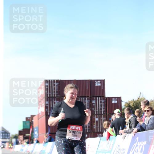 03.10.2025 - Köhlbrandbrückenlauf Jannik Wohlers http://msf.ph/oto/9131290 03.10.2025 13:49:52 Ziel 5316, 5364 meine-sportfotos.de