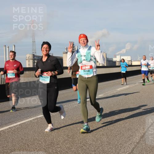 03.10.2025 - Köhlbrandbrückenlauf Lena Gebhardt http://msf.ph/oto/9131291 03.10.2025 09:49:57 Position 2 1496, 1730 meine-sportfotos.de