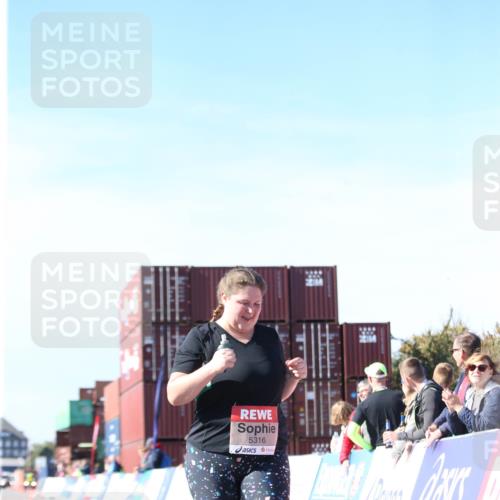03.10.2025 - Köhlbrandbrückenlauf Jannik Wohlers http://msf.ph/oto/9131294 03.10.2025 13:49:52 Ziel 5316, 5364 meine-sportfotos.de