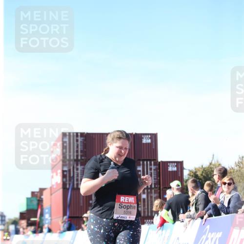 03.10.2025 - Köhlbrandbrückenlauf Jannik Wohlers http://msf.ph/oto/9131295 03.10.2025 13:49:52 Ziel 5316, 5364 meine-sportfotos.de