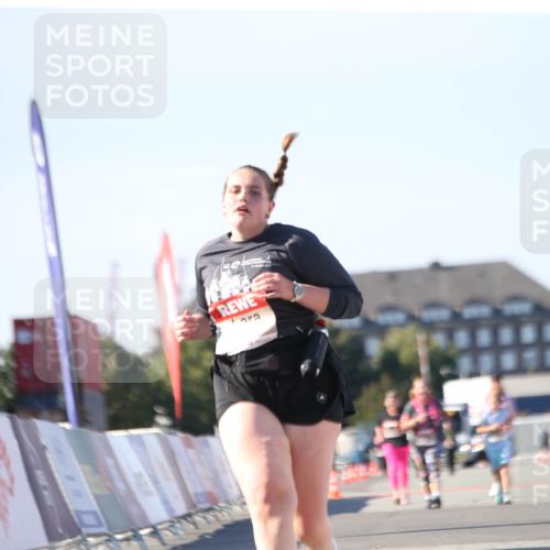 03.10.2025 - Köhlbrandbrückenlauf Jannik Wohlers http://msf.ph/oto/9131301 03.10.2025 13:49:55 Ziel 5316, 5364 meine-sportfotos.de