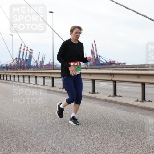 03.10.2025 - Köhlbrandbrückenlauf Lena Gebhardt http://msf.ph/oto/9131302 03.10.2025 16:07:41 Position 2  meine-sportfotos.de