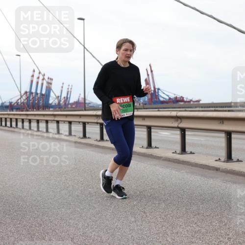 03.10.2025 - Köhlbrandbrückenlauf Lena Gebhardt http://msf.ph/oto/9131306 03.10.2025 16:07:41 Position 2 7512 meine-sportfotos.de