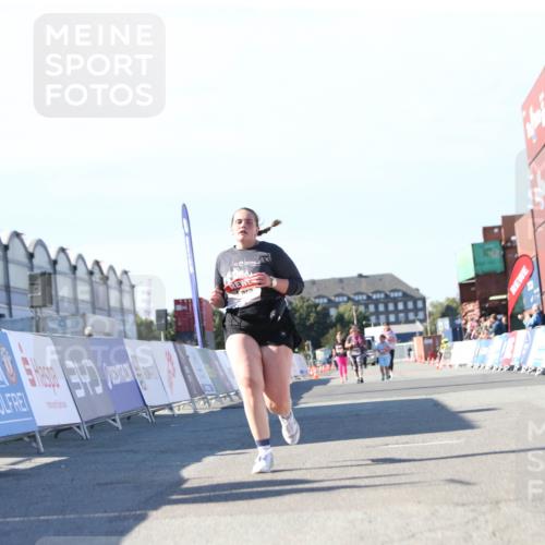 03.10.2025 - Köhlbrandbrückenlauf Jannik Wohlers http://msf.ph/oto/9131307 03.10.2025 13:49:56 Ziel 5316, 5364 meine-sportfotos.de