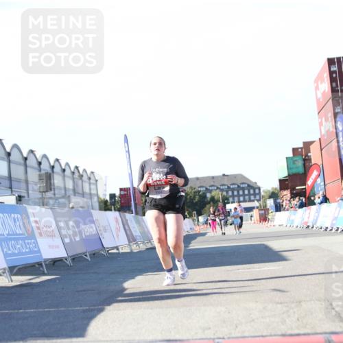 03.10.2025 - Köhlbrandbrückenlauf Jannik Wohlers http://msf.ph/oto/9131310 03.10.2025 13:49:56 Ziel 5316, 5364 meine-sportfotos.de
