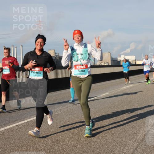 03.10.2025 - Köhlbrandbrückenlauf Lena Gebhardt http://msf.ph/oto/9131314 03.10.2025 09:49:57 Position 2 3603, 1496, 1730 meine-sportfotos.de