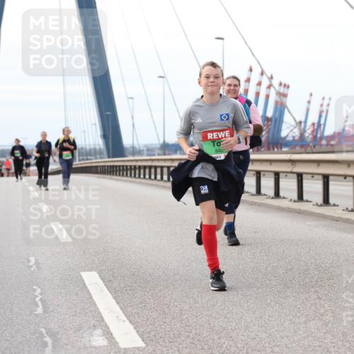 03.10.2025 - Köhlbrandbrückenlauf Lena Gebhardt http://msf.ph/oto/9131324 03.10.2025 16:07:45 Position 2 84 meine-sportfotos.de