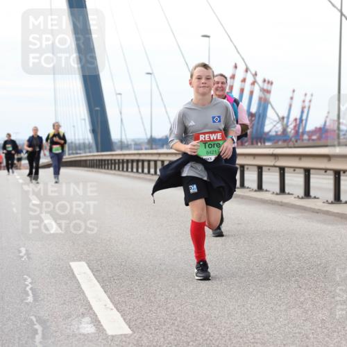 03.10.2025 - Köhlbrandbrückenlauf Lena Gebhardt http://msf.ph/oto/9131327 03.10.2025 16:07:45 Position 2 8421 meine-sportfotos.de