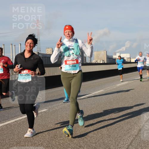 03.10.2025 - Köhlbrandbrückenlauf Lena Gebhardt http://msf.ph/oto/9131330 03.10.2025 09:49:57 Position 2 3603, 1496, 1730 meine-sportfotos.de