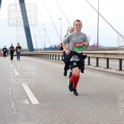 03.10.2025 - Köhlbrandbrückenlauf Lena Gebhardt http://msf.ph/oto/9131332 03.10.2025 16:07:45 Position 2 8421 meine-sportfotos.de