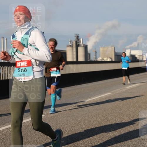 03.10.2025 - Köhlbrandbrückenlauf Lena Gebhardt http://msf.ph/oto/9131337 03.10.2025 09:49:58 Position 2 1730 meine-sportfotos.de