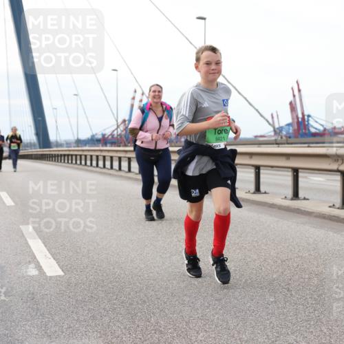 03.10.2025 - Köhlbrandbrückenlauf Lena Gebhardt http://msf.ph/oto/9131343 03.10.2025 16:07:46 Position 2 8421 meine-sportfotos.de