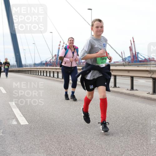 03.10.2025 - Köhlbrandbrückenlauf Lena Gebhardt http://msf.ph/oto/9131346 03.10.2025 16:07:46 Position 2 8421 meine-sportfotos.de