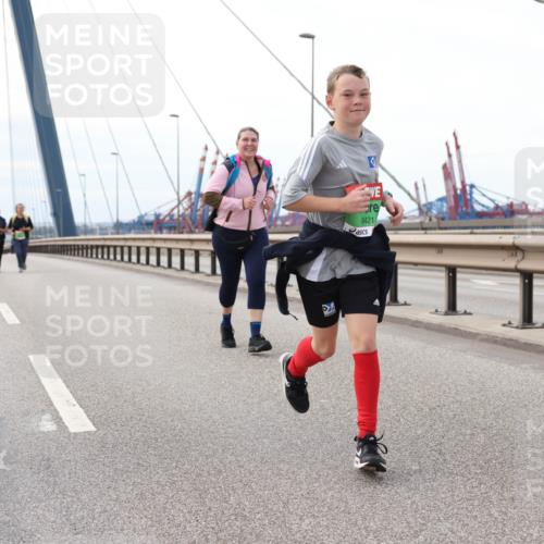 03.10.2025 - Köhlbrandbrückenlauf Lena Gebhardt http://msf.ph/oto/9131351 03.10.2025 16:07:46 Position 2 8421 meine-sportfotos.de