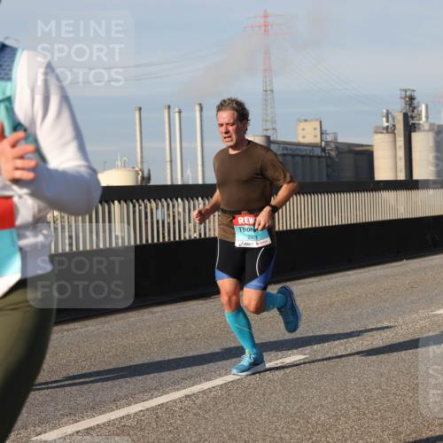 03.10.2025 - Köhlbrandbrückenlauf Lena Gebhardt http://msf.ph/oto/9131357 03.10.2025 09:49:58 Position 2 1730, 2903 meine-sportfotos.de