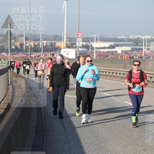 03.10.2025 - Köhlbrandbrückenlauf Yannick Fuchs http://msf.ph/oto/9131358 03.10.2025 09:03:29 Position 2 2597, 3412, 3413 meine-sportfotos.de