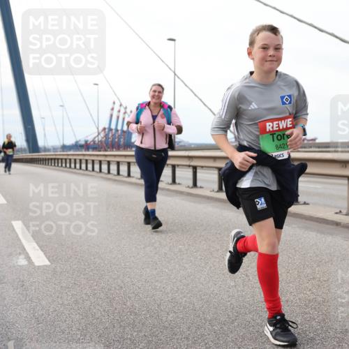 03.10.2025 - Köhlbrandbrückenlauf Lena Gebhardt http://msf.ph/oto/9131361 03.10.2025 16:07:46 Position 2 8421 meine-sportfotos.de
