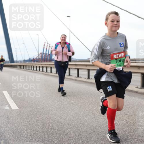 03.10.2025 - Köhlbrandbrückenlauf Lena Gebhardt http://msf.ph/oto/9131365 03.10.2025 16:07:46 Position 2 8421 meine-sportfotos.de
