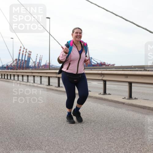 03.10.2025 - Köhlbrandbrückenlauf Lena Gebhardt http://msf.ph/oto/9131372 03.10.2025 16:07:47 Position 2  meine-sportfotos.de