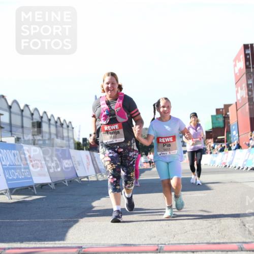 03.10.2025 - Köhlbrandbrückenlauf Jannik Wohlers http://msf.ph/oto/9131373 03.10.2025 13:50:15 Ziel 5225, 5547, 5611, 5612 meine-sportfotos.de
