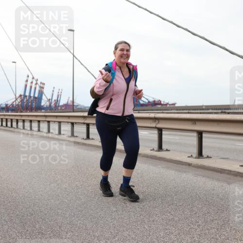 03.10.2025 - Köhlbrandbrückenlauf Lena Gebhardt http://msf.ph/oto/9131377 03.10.2025 16:07:47 Position 2  meine-sportfotos.de