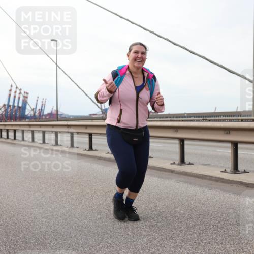 03.10.2025 - Köhlbrandbrückenlauf Lena Gebhardt http://msf.ph/oto/9131381 03.10.2025 16:07:48 Position 2  meine-sportfotos.de