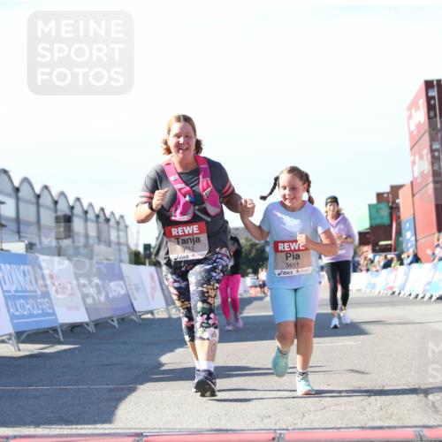 03.10.2025 - Köhlbrandbrückenlauf Jannik Wohlers http://msf.ph/oto/9131382 03.10.2025 13:50:15 Ziel 5225, 5547, 5611, 5612 meine-sportfotos.de