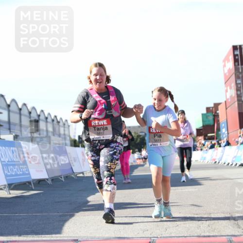 03.10.2025 - Köhlbrandbrückenlauf Jannik Wohlers http://msf.ph/oto/9131385 03.10.2025 13:50:15 Ziel 5225, 5547, 5611, 5612 meine-sportfotos.de