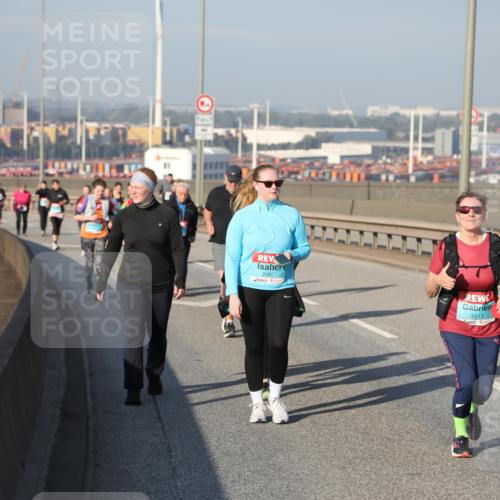 03.10.2025 - Köhlbrandbrückenlauf Yannick Fuchs http://msf.ph/oto/9131391 03.10.2025 09:03:30 Position 2 259, 3413, 3412, 5 meine-sportfotos.de