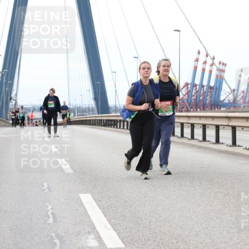 03.10.2025 - Köhlbrandbrückenlauf Lena Gebhardt http://msf.ph/oto/9131393 03.10.2025 16:07:53 Position 2  meine-sportfotos.de