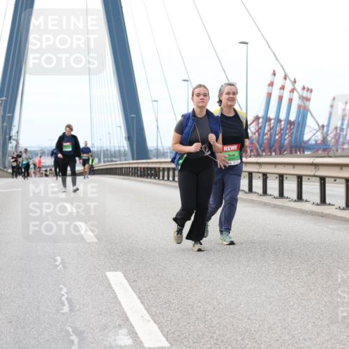03.10.2025 - Köhlbrandbrückenlauf Lena Gebhardt http://msf.ph/oto/9131401 03.10.2025 16:07:53 Position 2  meine-sportfotos.de