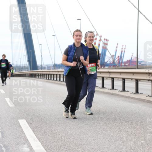 03.10.2025 - Köhlbrandbrückenlauf Lena Gebhardt http://msf.ph/oto/9131411 03.10.2025 16:07:54 Position 2 684 meine-sportfotos.de