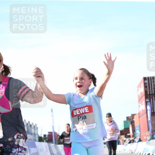 03.10.2025 - Köhlbrandbrückenlauf Jannik Wohlers http://msf.ph/oto/9131413 03.10.2025 13:50:17 Ziel 5225, 5547, 5611, 5612 meine-sportfotos.de