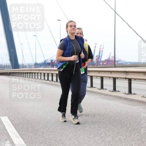 03.10.2025 - Köhlbrandbrückenlauf Lena Gebhardt http://msf.ph/oto/9131416 03.10.2025 16:07:55 Position 2  meine-sportfotos.de