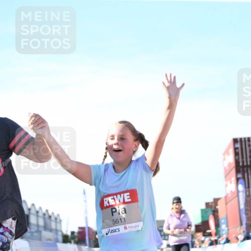 03.10.2025 - Köhlbrandbrückenlauf Jannik Wohlers http://msf.ph/oto/9131418 03.10.2025 13:50:17 Ziel 5225, 5547, 5611, 5612 meine-sportfotos.de