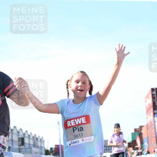 03.10.2025 - Köhlbrandbrückenlauf Jannik Wohlers http://msf.ph/oto/9131422 03.10.2025 13:50:17 Ziel 5225, 5547, 5611, 5612 meine-sportfotos.de