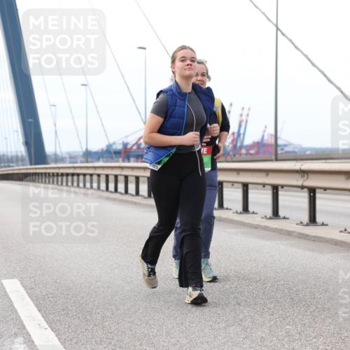 03.10.2025 - Köhlbrandbrückenlauf Lena Gebhardt http://msf.ph/oto/9131426 03.10.2025 16:07:55 Position 2  meine-sportfotos.de