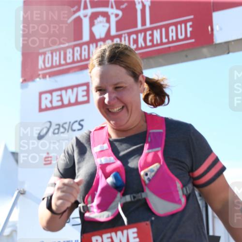 03.10.2025 - Köhlbrandbrückenlauf Jannik Wohlers http://msf.ph/oto/9131438 03.10.2025 13:50:18 Ziel 5225, 5547, 5611, 5612 meine-sportfotos.de