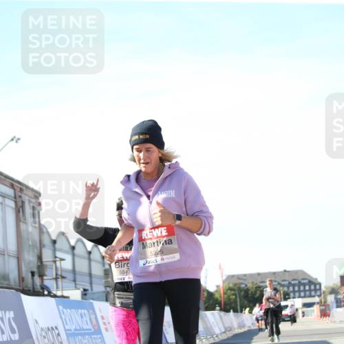 03.10.2025 - Köhlbrandbrückenlauf Jannik Wohlers http://msf.ph/oto/9131444 03.10.2025 13:50:21 Ziel 5225, 5547, 5611, 5612 meine-sportfotos.de