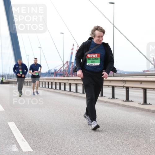 03.10.2025 - Köhlbrandbrückenlauf Lena Gebhardt http://msf.ph/oto/9131449 03.10.2025 16:08:05 Position 2 8260 meine-sportfotos.de