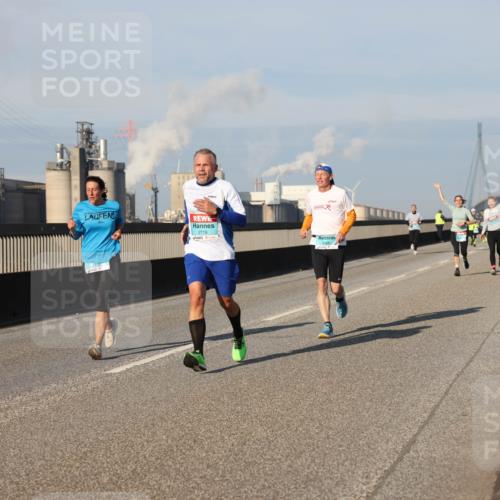03.10.2025 - Köhlbrandbrückenlauf Lena Gebhardt http://msf.ph/oto/9131461 03.10.2025 09:50:00 Position 2 2716 meine-sportfotos.de