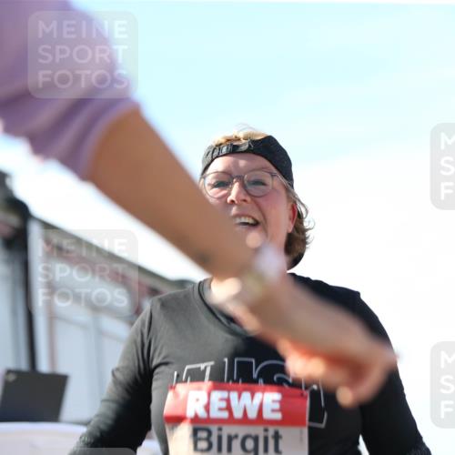 03.10.2025 - Köhlbrandbrückenlauf Jannik Wohlers http://msf.ph/oto/9131462 03.10.2025 13:50:23 Ziel 5225, 5294, 5547, 5611, 5612 meine-sportfotos.de
