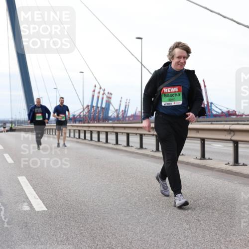 03.10.2025 - Köhlbrandbrückenlauf Lena Gebhardt http://msf.ph/oto/9131465 03.10.2025 16:08:06 Position 2 8260 meine-sportfotos.de