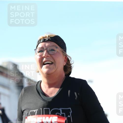 03.10.2025 - Köhlbrandbrückenlauf Jannik Wohlers http://msf.ph/oto/9131466 03.10.2025 13:50:23 Ziel 5225, 5294, 5547, 5611, 5612 meine-sportfotos.de