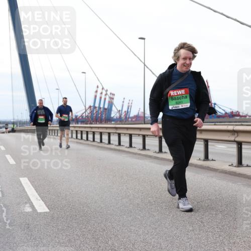 03.10.2025 - Köhlbrandbrückenlauf Lena Gebhardt http://msf.ph/oto/9131471 03.10.2025 16:08:06 Position 2 8260 meine-sportfotos.de